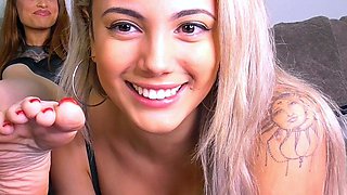 Sleaze blonde has the kinky foot fetish