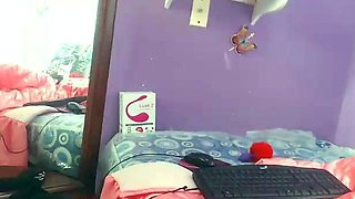 This large amateur cam girl has some very big boobs