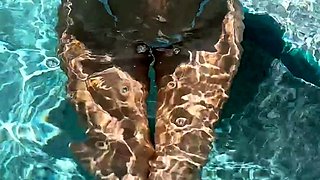 Amateur ass rammed outdoors