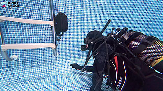 Distracted Underwater: Toys Locked in During Dive