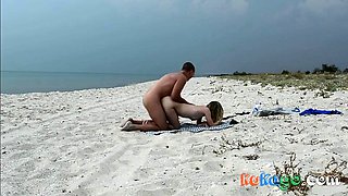 Amateur Nudist MILF Has Doggy-Style Fun at the Beach