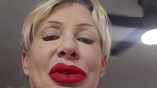 Chubby GILF Bimbo Peeing