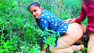 indian village girl first time fuck her tight pussy outdoor jungle sex video, viral mms xxx video