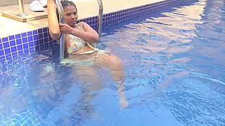 CHUBBY Female Masturbation IN SWIMMING POOL