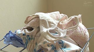 Seducing My Stepson's Classmate with a Pussy Flash on a Pregnancy Risk Day