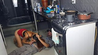 Married Receives Plumber Without Panties and Shows off!