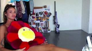 Young amateur teen in solo masturbation getting kinky