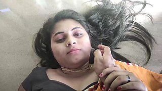 Vaishnavy and Sharun Raj Long Lip Lock Part 6, Lie Down and Hot Lip Lock Romance, Mallu Couple Hot Kissing Romance, Lip Lock