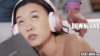 Hard Fuck squirting with petite Asian