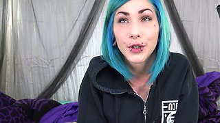 Sweet looking Ebony Teen Solo Masturbation