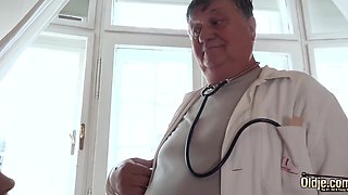 An old doctor fucked a teenage patient