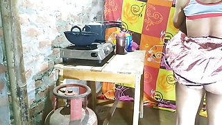 Indian Neighbour Teen Years Girl Has Hard Sex While Cooking In The Kitchen Ghar Me Kam Karane Wali Maid Ko Malik Ne Chuda