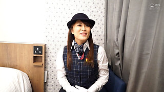 M835g03 Busty Beauty Bus Guide with a Strong Libido Due to Work Stress