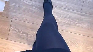 Giantess Crushing in Pantyhose and High Heels