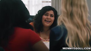 Summer Col fingering her stepmom under the table