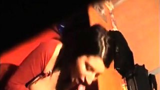 Pipe en public - une brunette franaise amateur