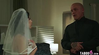 Newlywed Latina Bride Gets a Wild Family Surprise