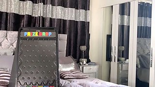 amateur sophiesticated masturbating on live webcam