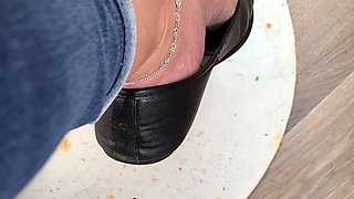 Amateur Foot Fetish Girlfriend Sucks and gives a Footjob