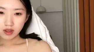 Heavy! Bros! The most authentic school beauty is here, Spicy Hot Pot, a college student, with a perfect body, and the Chinese live broadcast has such strong pubic hair and strong desire, which is in contrast to her appearance 5