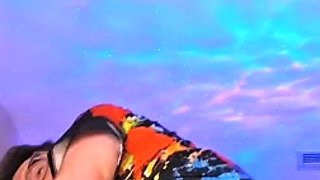 Bubble butt amateur goes solo with a toy in the powder room