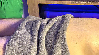 Fan with small dick receives a massage with happy ending  !