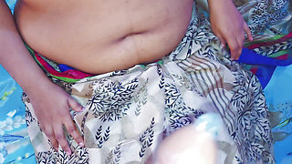 Moti Gand Vali Hot Aunty go to Hotel For sex - A stranger guy enter her hotel room and she give me condom & start rough fuck