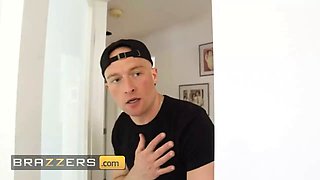 Slimthick Vic & Bunny Madison have fun insane games in the douche until zac joins them for a wild 3some - brazzers