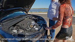 Misschaudexxx, car breakdown... A stranger smashes me on the side of the road
