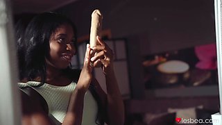 Ebony Teen Shares Dildo Pleasure - Lara Fox kissing and fingering brunette lesbian girlfriend