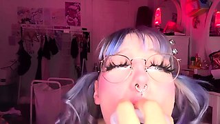 Amateur Webcam Teen Flashes Masturbates