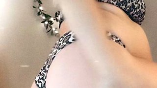 amateur sweetdesire12 flashing ass on live webcam