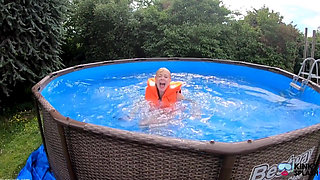 Life Jacket Vibe Play in the Pool