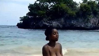 Public Flashing Of Big Natural Tits In The Moment Of Escape