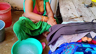 Desi bhabhi ne  bathroom me land chusha