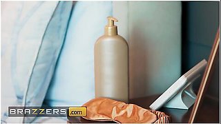 - Stunning Hayley Davies Challenges Vinces Celibacy With A Seductive Bet He Cant Resist