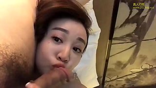 Have an appointment with a young woman with D-breasts in a hotel, and her two big breasts keep shaking her face
