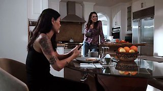 SMALL TIT BRUNETTE TATTOOED TEEN GIRLFRIEND CAUGHT IN SHOWER