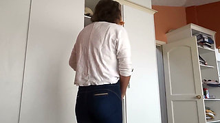 After Urinating, the Stepmother Puts on Very Tight Jeans, Revealing Her Panties