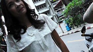 Thai street hooker picked up in a Tuk Tuk for sex on camera