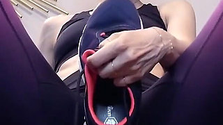 Jerk off on My Trainers Ita