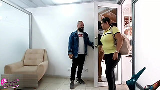 I manage to get into a sexual relationship with a secretary to help me with the administrative problems I have - Porno en Español