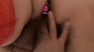 Mature with Anal Plug and Opening the Vagina to Masturbate the Clitoris