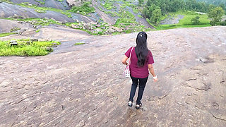 Devar apni bhabhi ko lekar ghumne a gaya hai- devar bhabhi sexy video xxx - devar apni bhabhi ki gand me aapna bada land dal deta he .