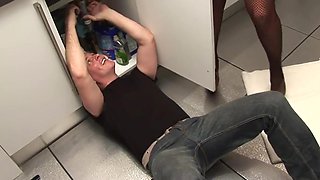 Lucky dude fucks a juicy brunette on the kitchen counter