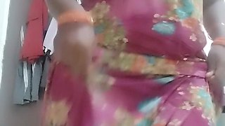 Gaaji Tamil Housewife Drilling Carrot Into the Pussy