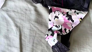 Amateur Foot Fetish Girlfriend Sucks and gives a Footjob