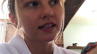 Amateur Webcam Cute Teen Plays Solo with Big Dildo