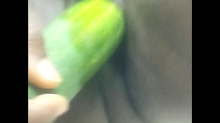 Bhabhi ne apne chut me aaj khira dali hai bahut achhi lagi