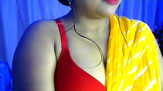 Sexy desi-hot-girl21 shows her boobs while enjoying and dances.